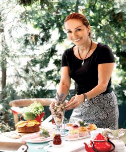 Elif Edes ile beş çayı